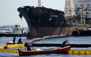 <div>Σύλληψη πλοιάρχου και α' μηχανικού του πλοίου που έκανε απάντληση καυσίμων από το «ΑΓΙΑ ΖΩΝΗ ΙΙ»</div>