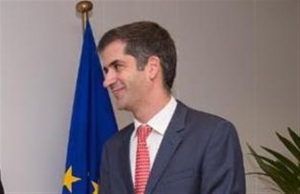 O Κώστας Μπακογιάννης για τον Θάνο Αξαρλιάν