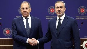Η Τουρκία στηρίζει την πρωτοβουλία των ΗΠΑ για την ειρηνική επίλυση στην Ουκρανία, δηλώνει ο Φιντάν