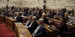 Η Νέα Δημοκρατία επιστρατεύει τις «καραμανλικές» δυνάμεις