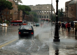 Κύμα κακοκαιρίας στην Ιταλία - Κεραυνός χτύπησε αεροπλάνο