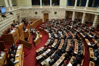 Υψηλοί τόνοι στη Βουλή για την αξιολόγηση και το προσφυγικό