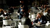 Άνοιξαν μπαρ και εστιατόρια στη Βαρκελώνη έπειτα από 5 εβδομάδες