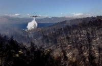 Σε εξέλιξη πυρκαγιά στο Μικροχώρι Αττικής