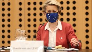 Ούρσουλα Φον ντερ Λάιεν: Στις περιοχές των πυρκαγών στην Κύπρο