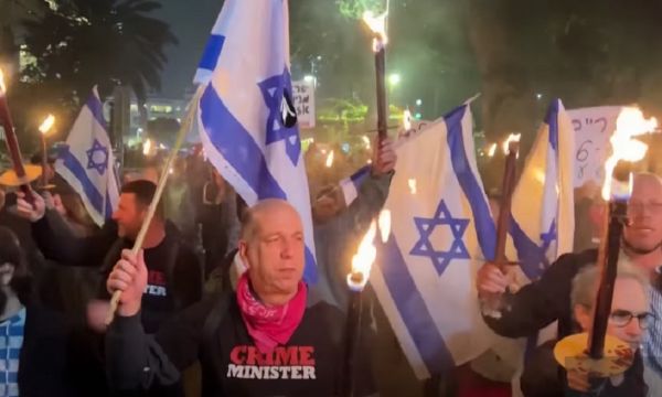 Τελ Αβίβ: Χιλιάδες ισραηλινοί διαδήλωσαν κατά της κυβέρνησης Νετανιάχου (vids)