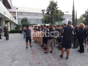 Θεσσαλονίκη: Συγκέντρωση διαμαρτυρίας φοιτητών έξω από τη Φοιτητική Λέσχη του ΑΠΘ