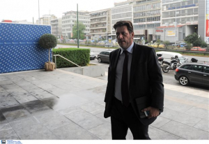 Επίθεση κουκουλοφόρων στο γραφείο του Μιλτιάδη Βαρβιτσιώτη