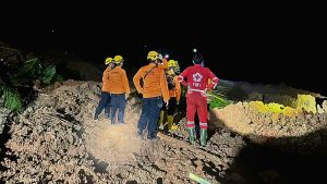 Δύο νεκροί και τουλάχιστον 21 αγνοούμενοι από κατολίσθηση στην Ινδονησία