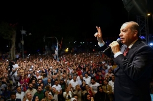Αργεί ακόμη η «νίκη της δημοκρατίας» στην Τουρκία - 50.000 εκκαθαρίσεις υπαλλήλων από τις υπηρεσίες τους - Απαγόρευση εξόδου από τη χώρα στους ακαδημαϊκούς με εντολή Ερντογάν