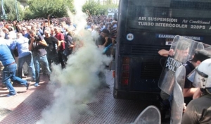 Σενάριο «καρατομήσεων» στην ΕΛ.ΑΣ. μετα τα δακρυγόνα σε συνταξιούχους