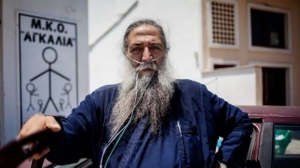 Πέθανε ο παπά Στρατής, ο «Καλός Σαμαρείτης» της Ύπατης Αρμοστείας του ΟΗΕ