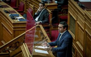 Η ΝΔ βάζει στο κάδρο τον “μαγαζάτορα” Τσίπρα
