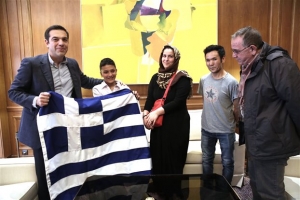 Μια ελληνική σημαία δώρισε ο Αλέξης Τσίπρας στον Αμίρ