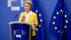 Φον ντερ Λάιεν: “Διασφαλίζουμε την παραγωγή και παράδοση έως και 1,8 δισ. δόσεων εμβολίου από Pfizer/Biontech”