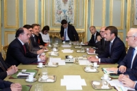 Με τον Πρόεδρο του Κοινοβουλίου της Βενεζουέλας συναντήθηκε ο Μακρόν