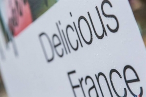 Μακαρόν, κρουασάν, απεριτίφ και άλλα γκουρμέ στην Αθήνα