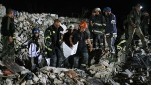 Ουκρανία: Εκτεταμένοι ρωσικοί βομβαρδισμοί – 18 οι νεκροί από το χτύπημα σε πολυκατοικία στο Τσάσιβ Γιαρ