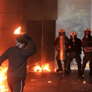 Επιθέσεις αγνώστων τη νύχτα σε ΥΠΠΟ και ΣτΕ