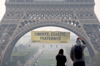 H Greenpeace υπενθυμίζει τις αξίες της Γαλλικής Επανάστασης
