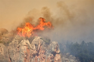 Σε εξέλιξη δύο πυρκαγιές στην Εύβοια-Μεταξύ Αλιβερίου-Κύμης και στη Σκύρο