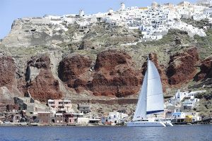 Τα καλύτερα μέρη για να μείνετε στη Σαντορίνη: Πώς να επιλέξετε το σωστό χωριό και ξενοδοχείο