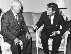 Ο γιός του Χρουστσόφ για τα μυστικά μεταξύ ΗΠΑ - Ρωσίας