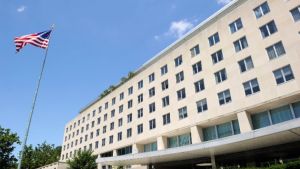 Νεντ Πράις: «Προτρέπουμε τους πάντες να μην πέσουν στην παγίδα της συνεχιζόμενης παραπληροφόρησης της Μόσχας»
