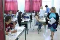 Πανελλαδικές: Οι βάσεις πέφτουν, αλλά οι Ιατρικές κρατούν γερά
