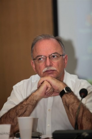 Παπαδημούλης : Εκτός του ελλείμματος οι επενδυτικές δαπάνες