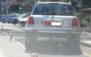 Θεσσαλονίκη: Όχημα Ξένης Αποστολής παρκαρισμένο στον ποδηλατόδρομο! (pic)
