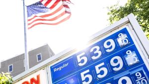 Αυξανόμενες τιμές καυσίμων: Οι Αμερικανοί επιρρίπτουν ευθύνες στον Τραμπ ενόψει εκλογών