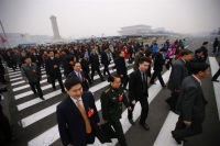 Μπαίνουν στο ΚΚ Κίνας για να πλουτίσουν