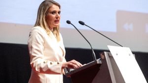 Καμία αύξηση στα όρια ηλικίας συνταξιοδότησης για το 2027, δηλώνει η Άννα Ευθυμίου