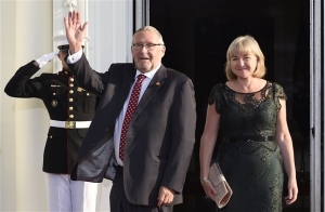 Μεταβατικός πρόεδρος αναλαμβάνει ο αντιπρόεδρος της Ζάμπια