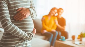 Ρωσία: Με νόμο απαγορεύεται η παρένθετη μητρότητα σε αλλοδαπούς