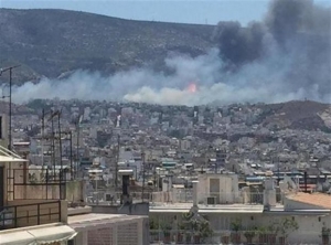 Πύρινα μέτωπα στον Υμηττό - Απειλούνται σπίτια σε Ηλιούπολη - Αργυρούπολη - Ζημιές σε σπίτια - Συνεχής ενημέρωση