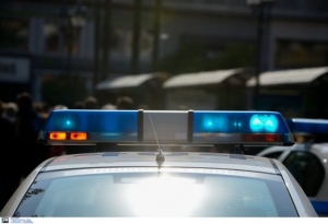 Άνδρας απειλούσε να αυτοκτονήσει έξω από το υπουργείο Εργασίας