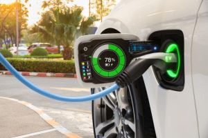 ΕΕ: Σε δύο χώρες της ΕΕ το 42% όλων των σημείων φόρτισης για τα ηλεκτρικά αυτοκίνητα