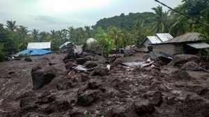 Ινδονησία: Τουλάχιστον 30 οι νεκροί από κατολίσθηση
