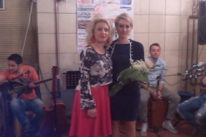 Η κ. Αννα Δημάκη σε Γαλλικό, Καμπάνη, Mάνδρες