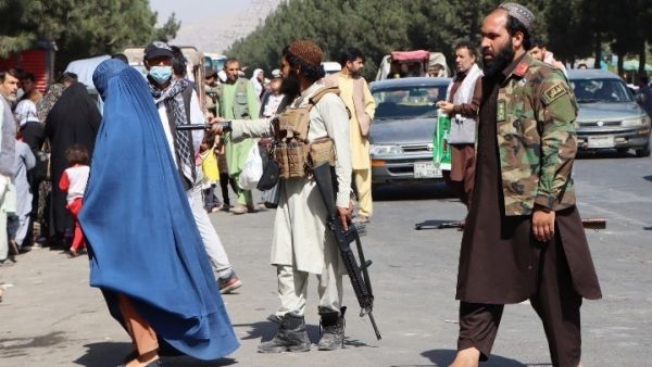 Καμπούλ: Ταλιμπάν διέλυσαν με πυρά, διαδήλωση γυναικών (vids)