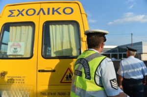 Σύλληψη οδηγού που οδηγούσε παράνομα σχολικό με νήπια