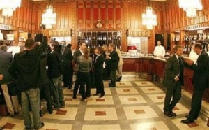 Ιταλία: Χωρίς πίστωση υπουργοί και βουλευτές στο μπαρ του Κοινοβουλίου