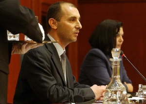 Πόποσκι: Δεν μας συμφέρει να γίνει η Ελλάδα πάρκινγκ προσφύγων και μεταναστών