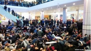 Λονδίνο: Σύλληψη 76 διαδηλωτών σε διαμαρτυρία για τον Ερικ Γκάρνερ