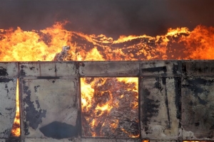 Θεσσαλονίκη: Νεκρός από πυρκαγιά σε εργοστάσιο χρωμάτων