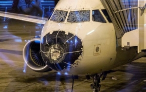Αεροπλάνο της Delta σε αναγκαστική προσγείωση λόγω χαλαζόπτωσης