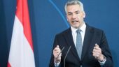 «Αν συνεχίσουμε έτσι, υπάρχουν δύο επιλογές: αλκοόλ ή ψυχοφάρμακα» δηλώνει για τον πληθωρισμό ο Αυστριακός καγκελάριος
