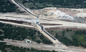 Χρυσοχοΐδης: Οι οδικές υποδομές δεν κοστίζουν ακριβότερα στην Ελλάδα